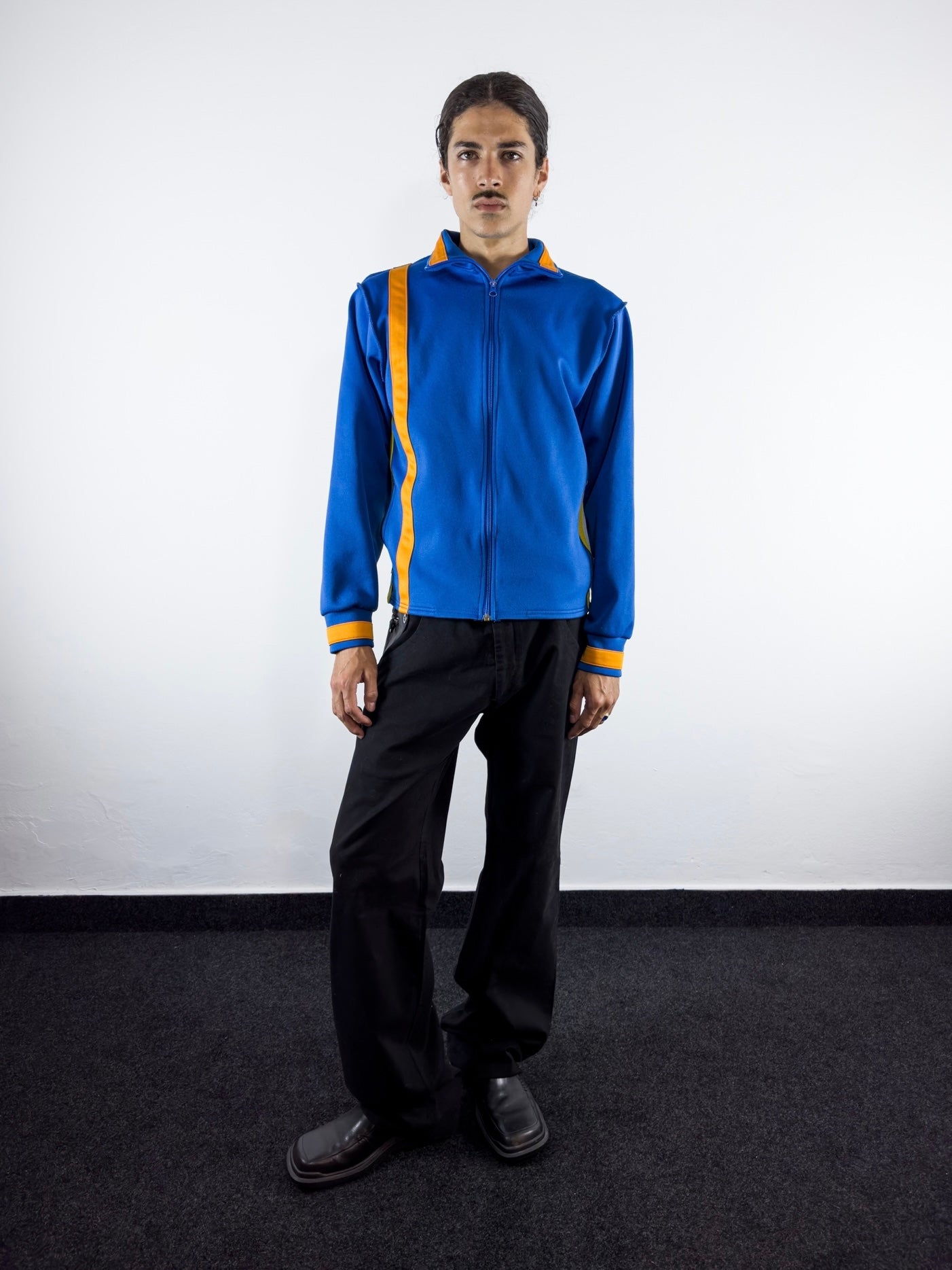2000’s Zip-up Sweatshirt (M)
