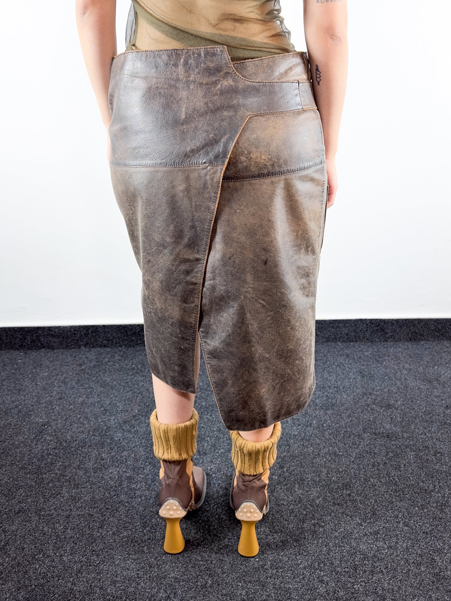 2000’s Leather Skirt (40)