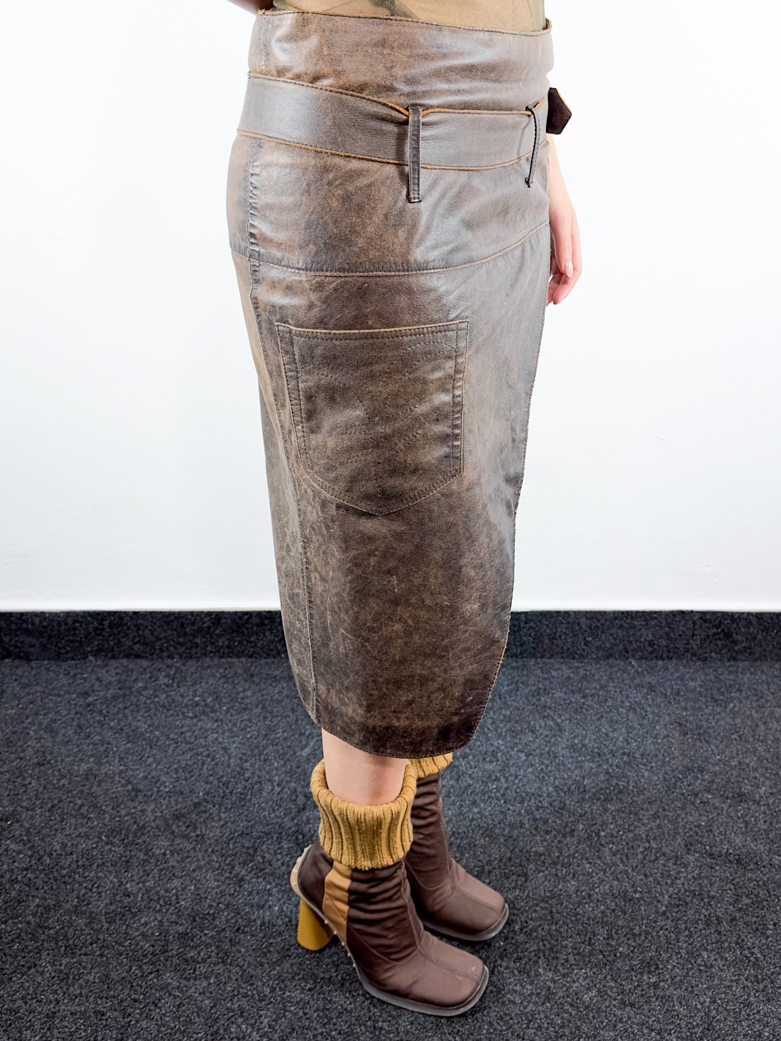 2000’s Leather Skirt (40)