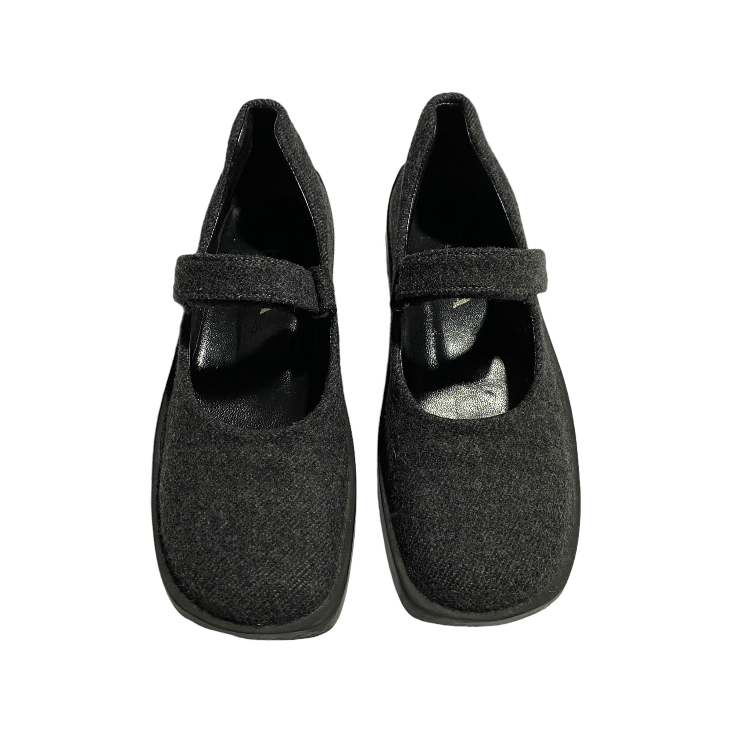 00's Prada Shoes (37EU)